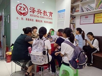 涪陵澤興高品質教育機構2019暑期班報名異常火爆引深思